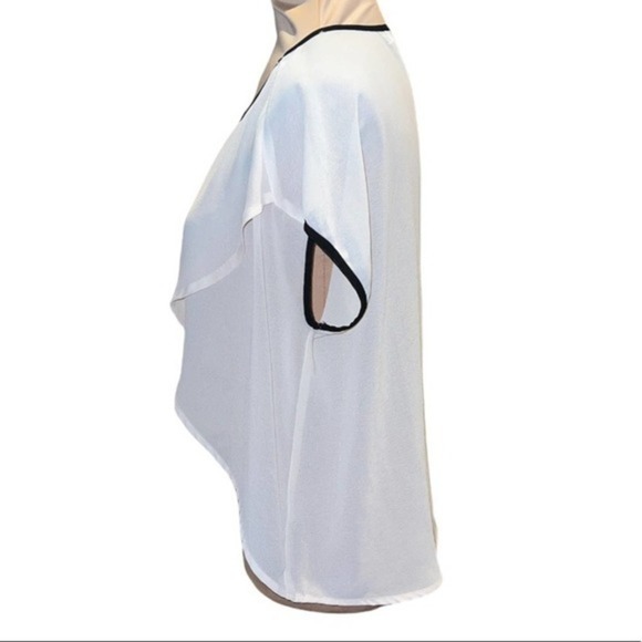 Chloe K Two-toned Crop Top - Picture 2 of 4